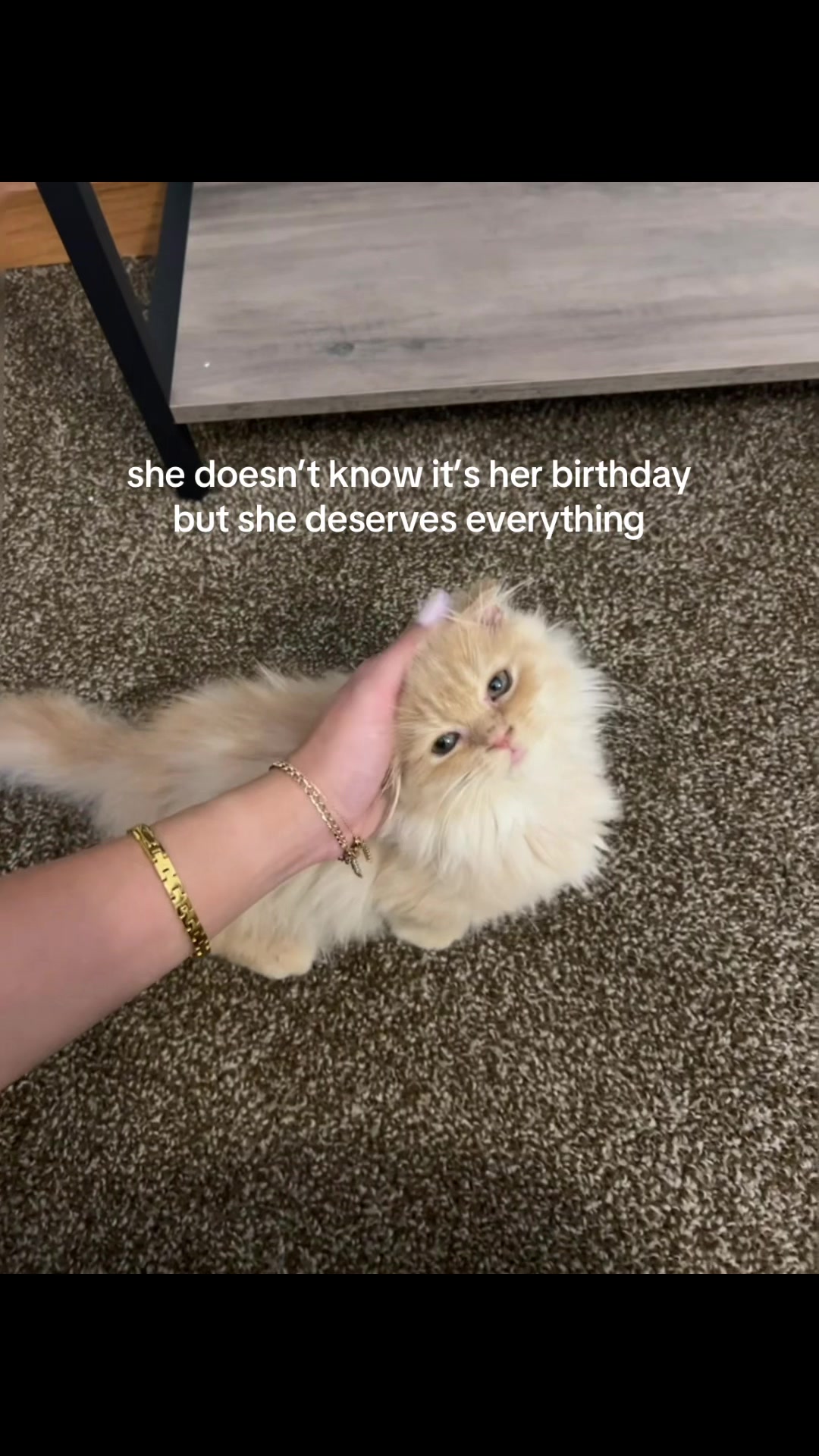@🙎🏻&zwj;♀️