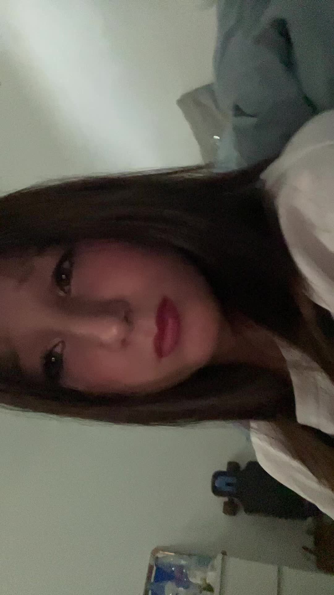 @👩🏽&zwj;❤️&zwj;💋&zwj;👩🏽