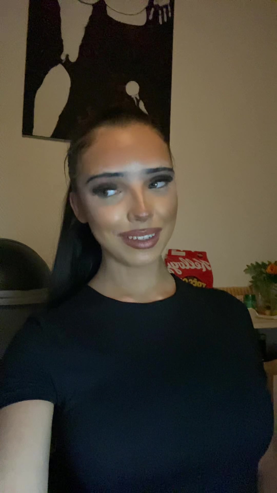 @🙎🏻&zwj;♀️💋