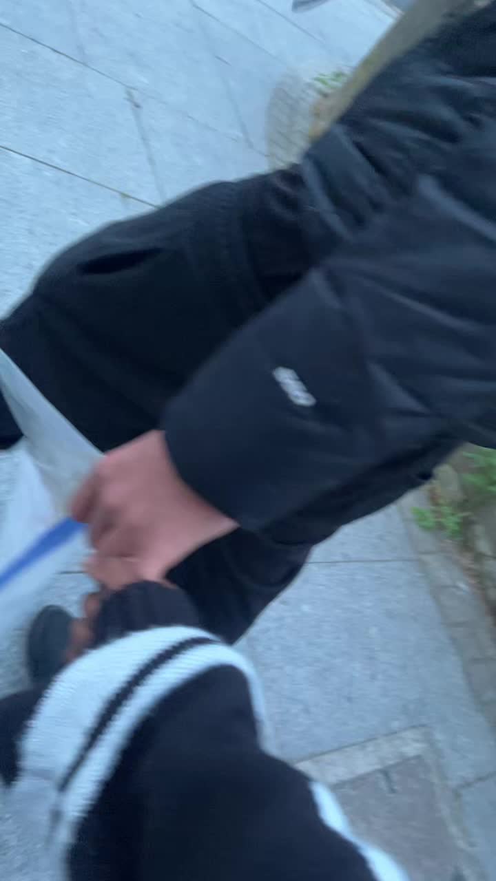 @😐