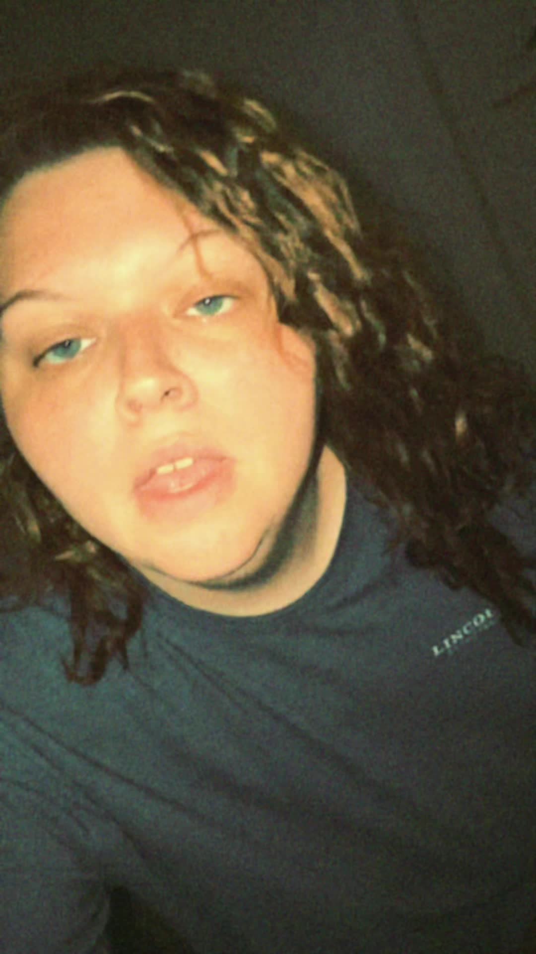 @💦Blue eyes and thick thighs💦