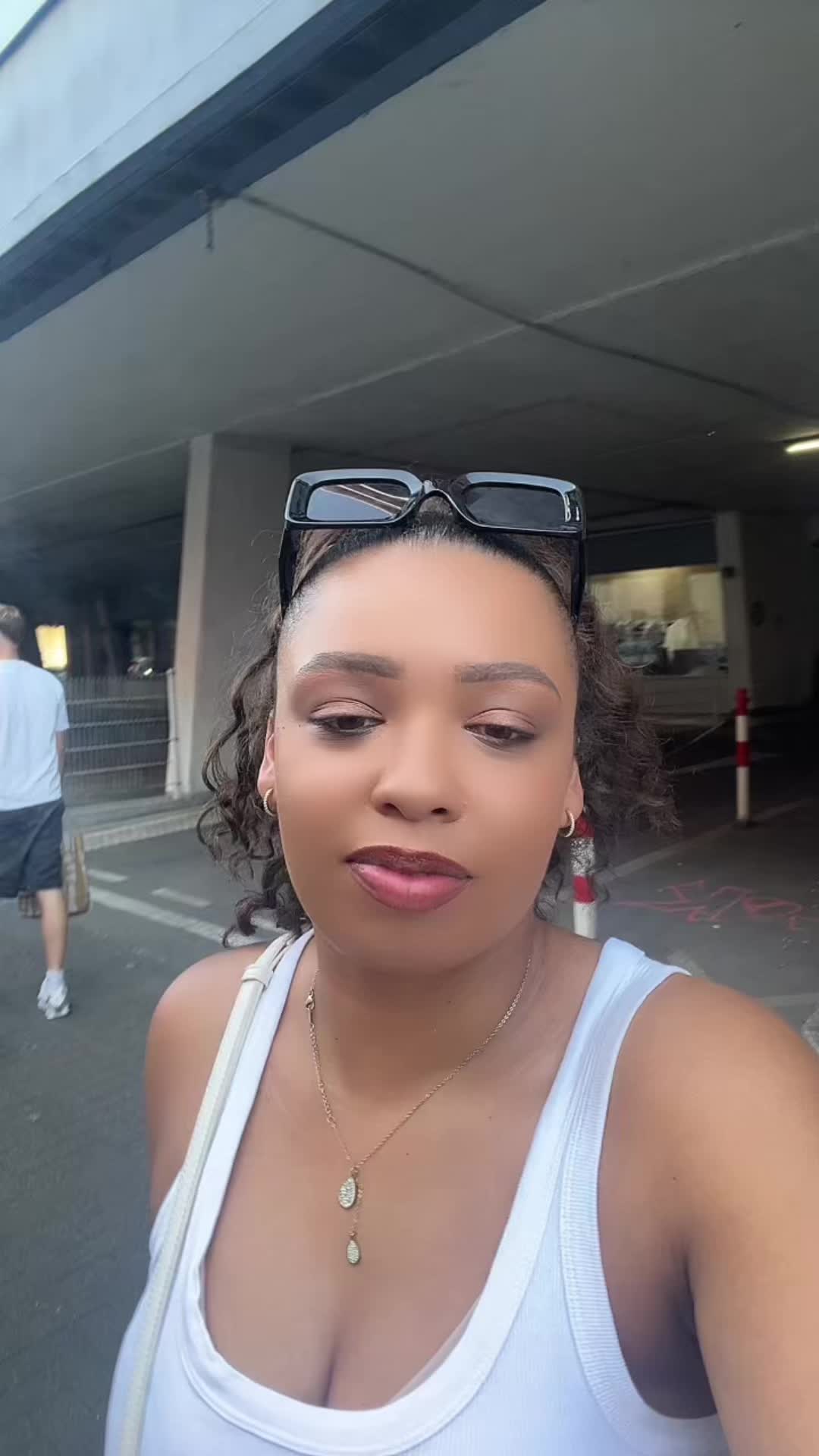 @Moniquee