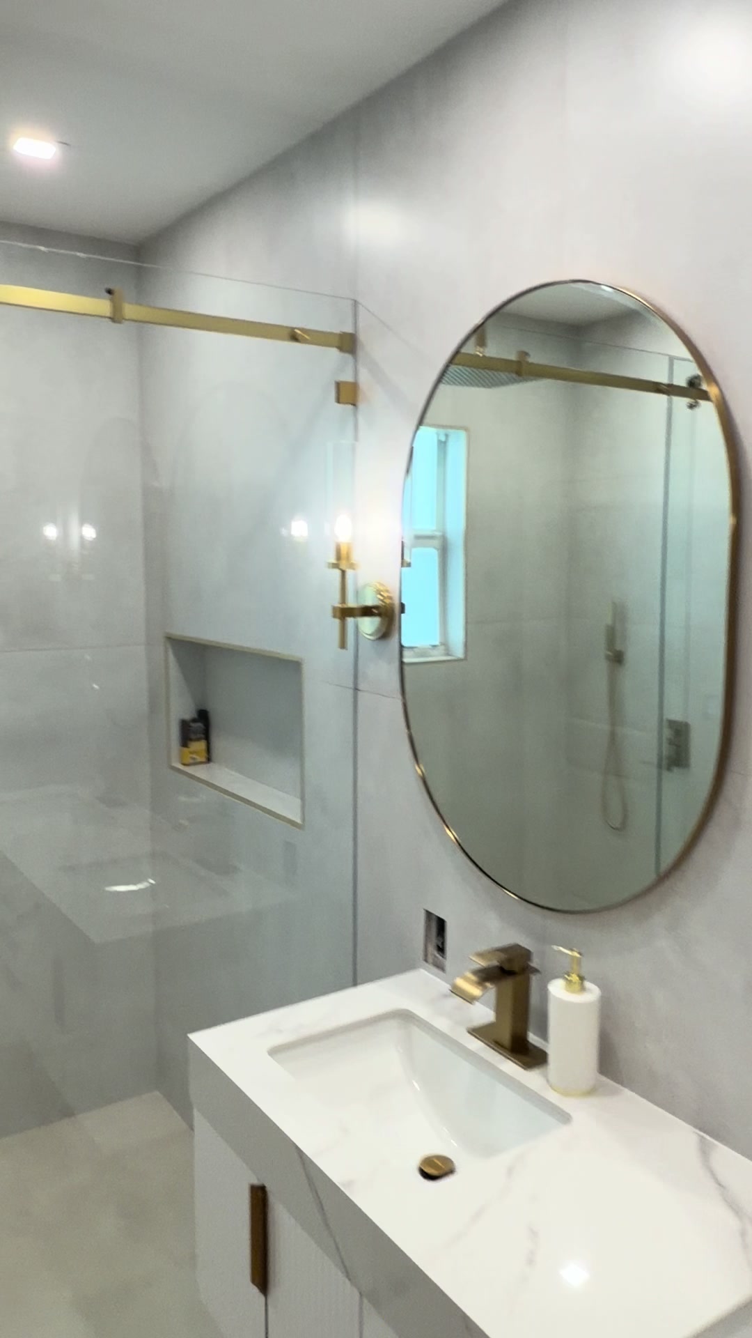@Lion Shower Doors