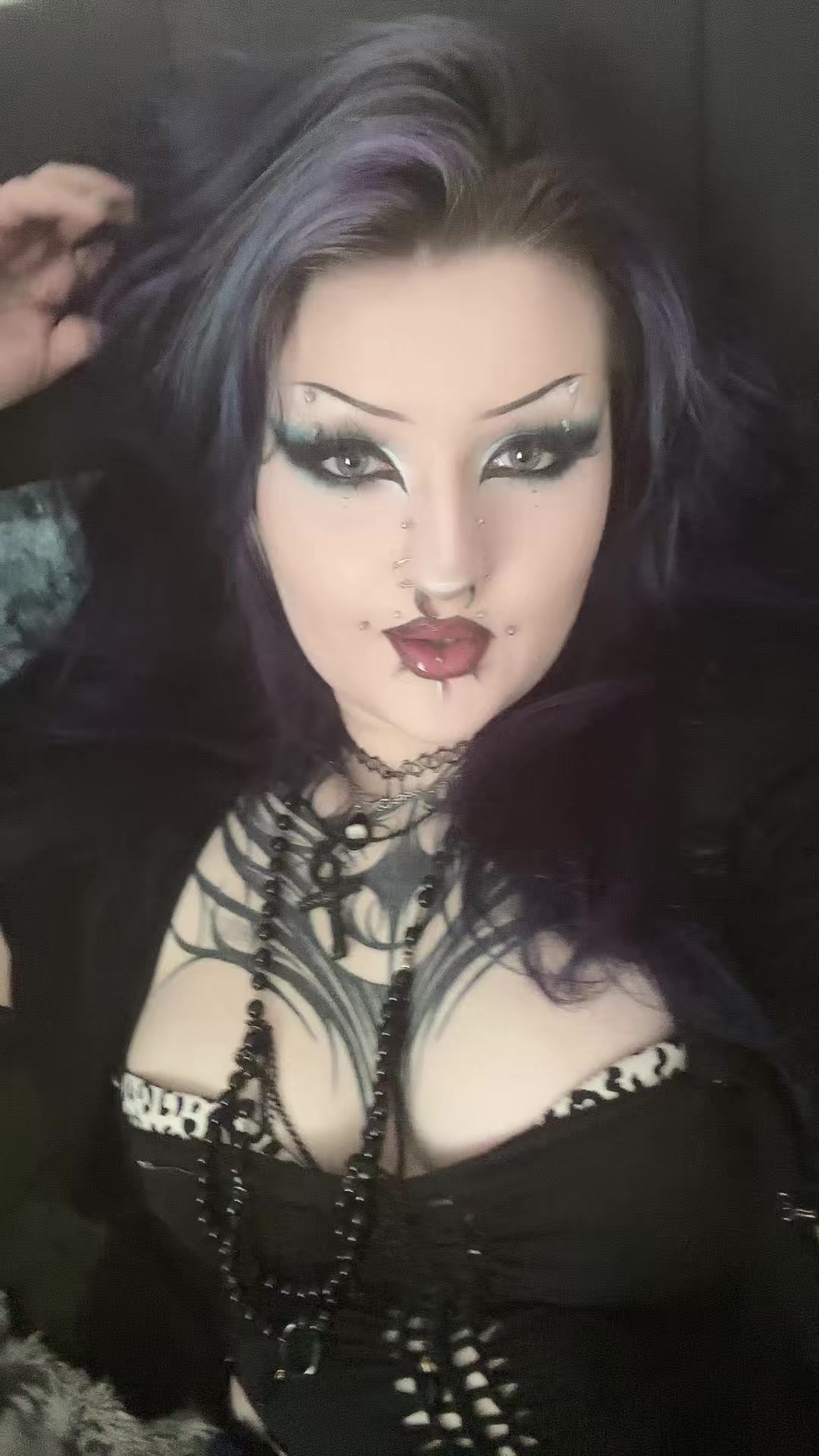 @☠︎︎𝘪𝘴𝘴𝘺☠︎︎