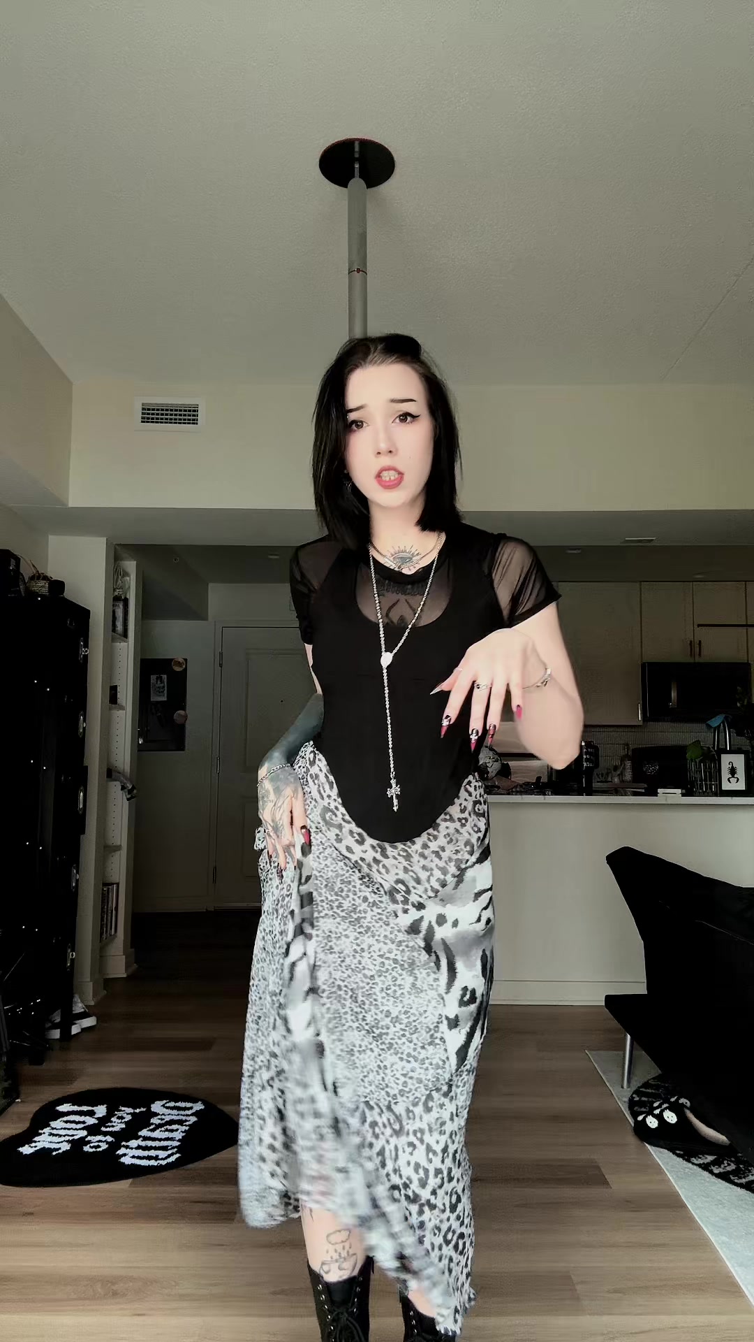 @veilofthorns_