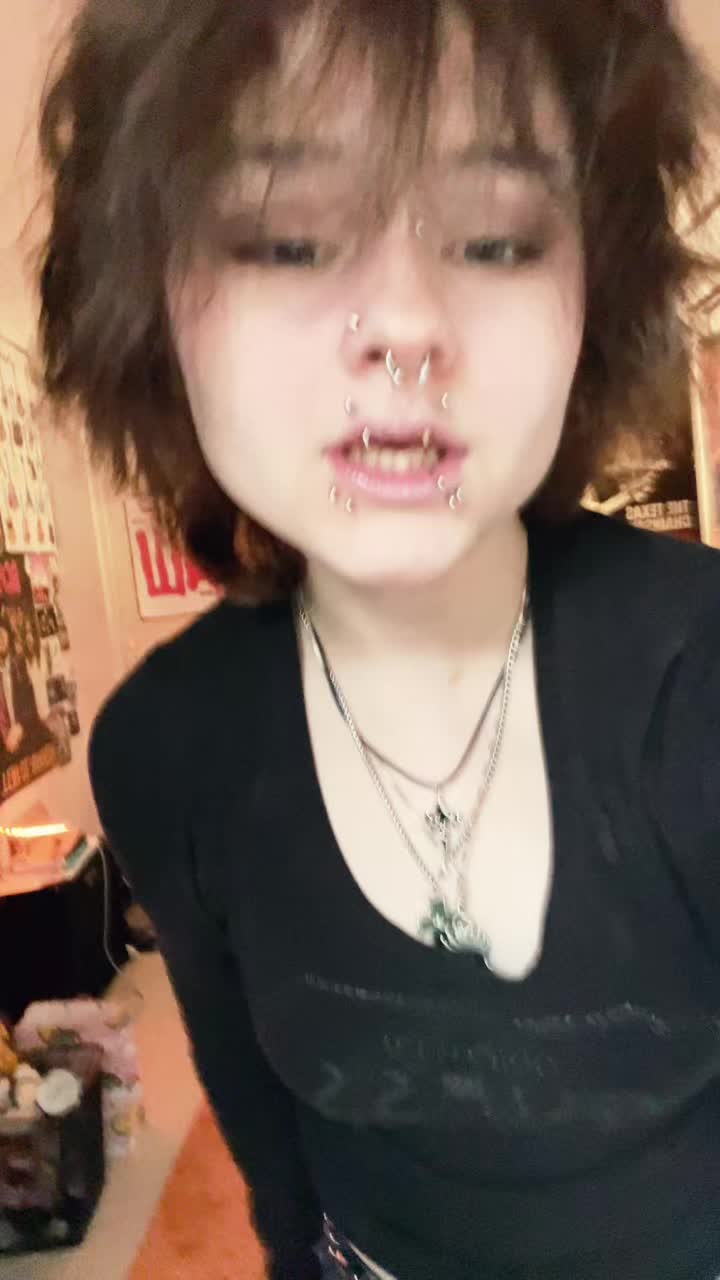 @🧛🏻𝕽𝖔𝖗𝖞𖤐