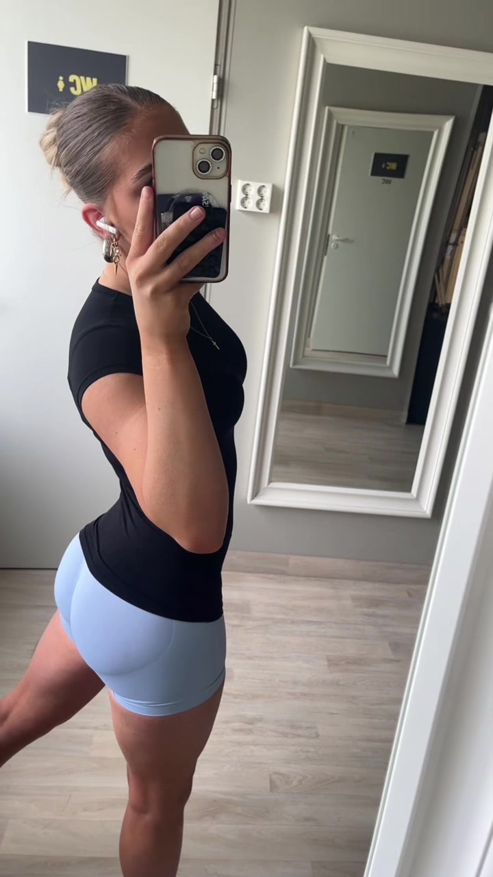 @𝔸𝕟𝕟𝕒