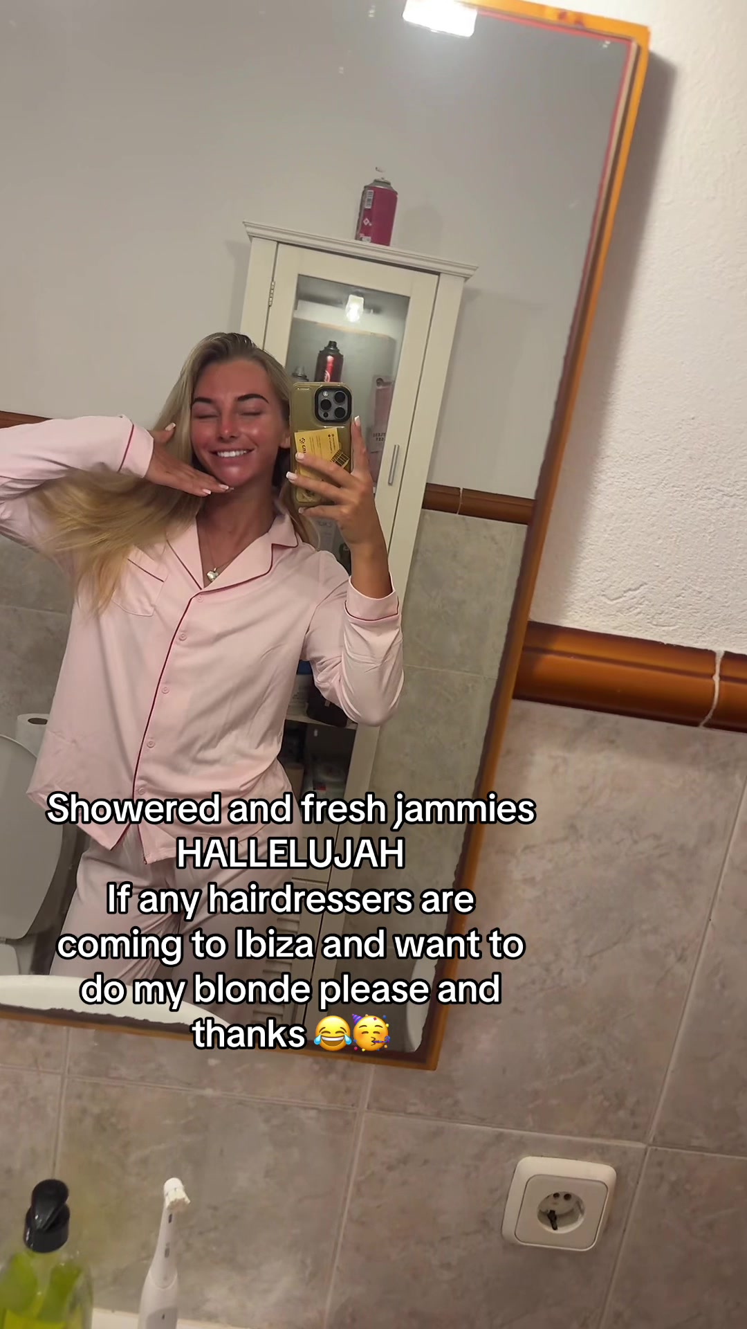 @chloehollyboyle