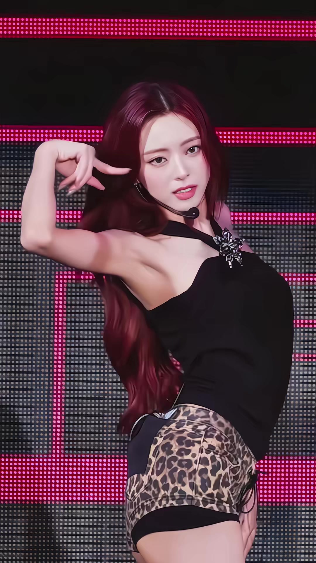 @<3