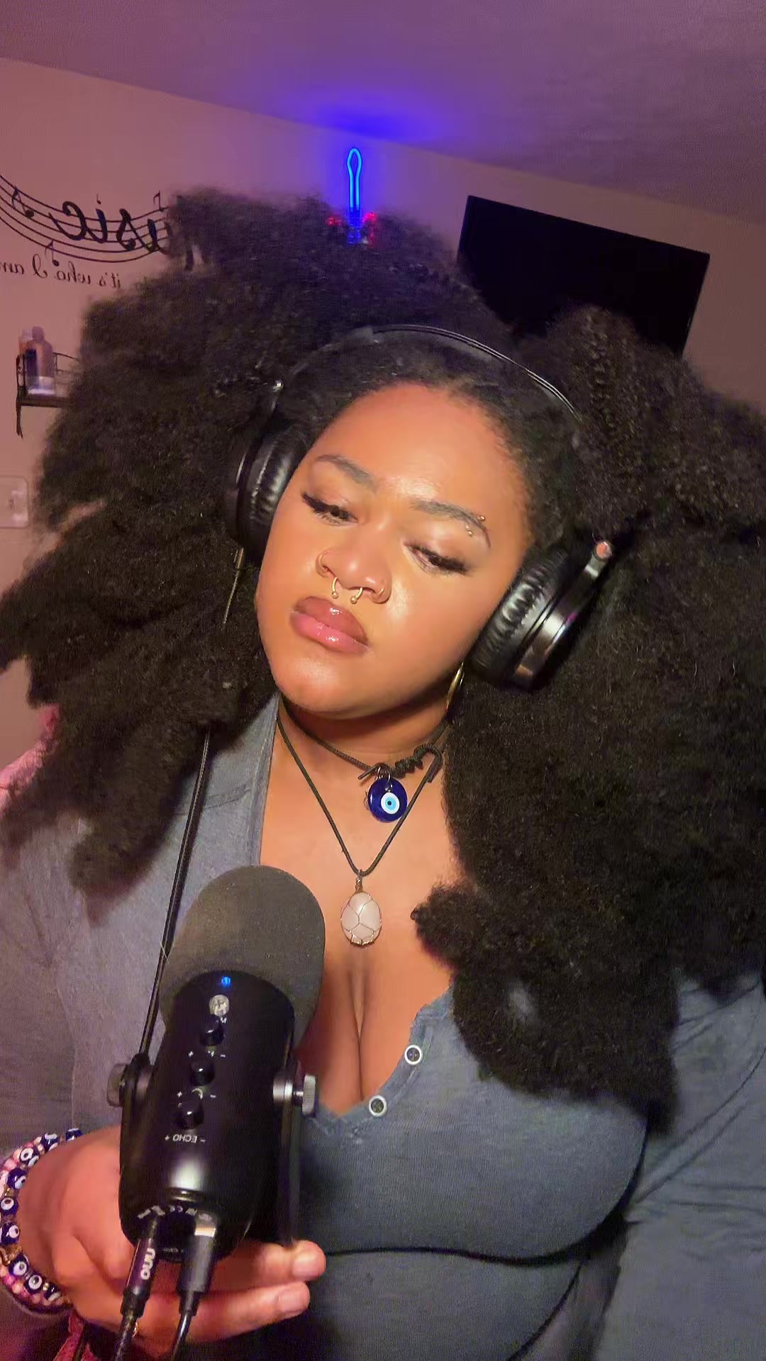 @𝒜𝓃𝓎𝒶𝒽 (Ahn-yuh)🧡☮️
