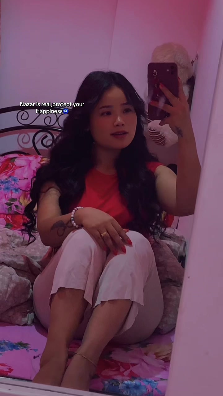 @Nilam🖤
