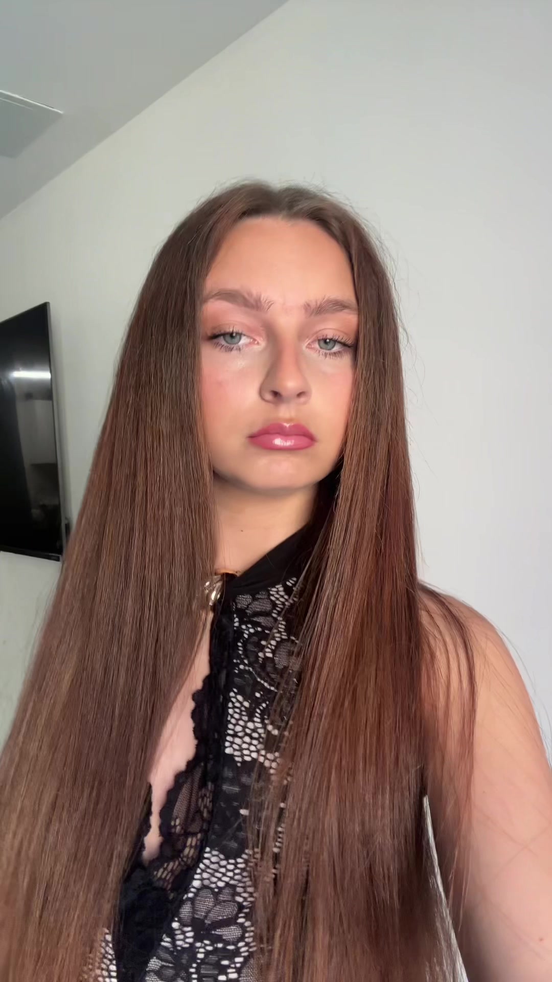 @chloeyates