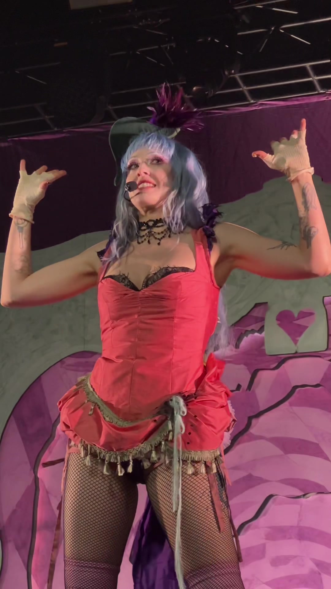 @⟡