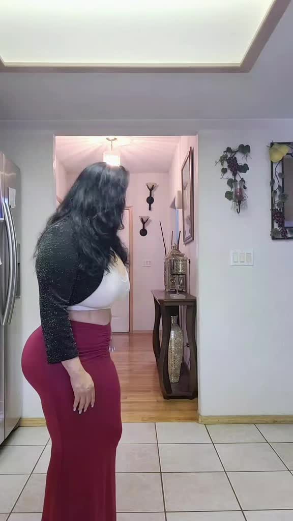 @BELLA🍑MARII👑
