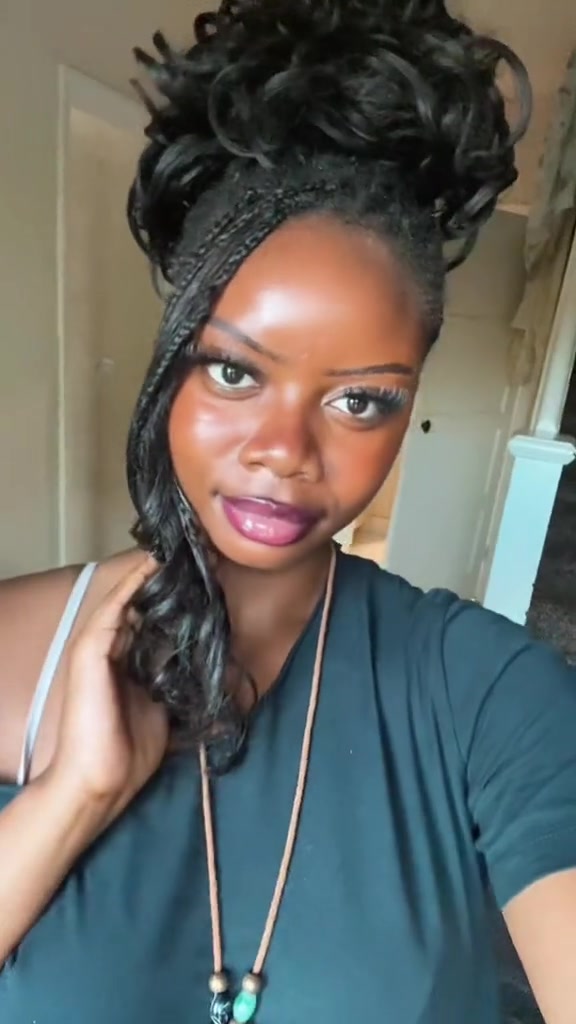 @🧝🏿♀️