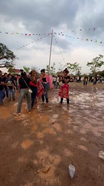 @ចាន់នីលកកងឡានកងរម៉កក្រុបប្រភេទ