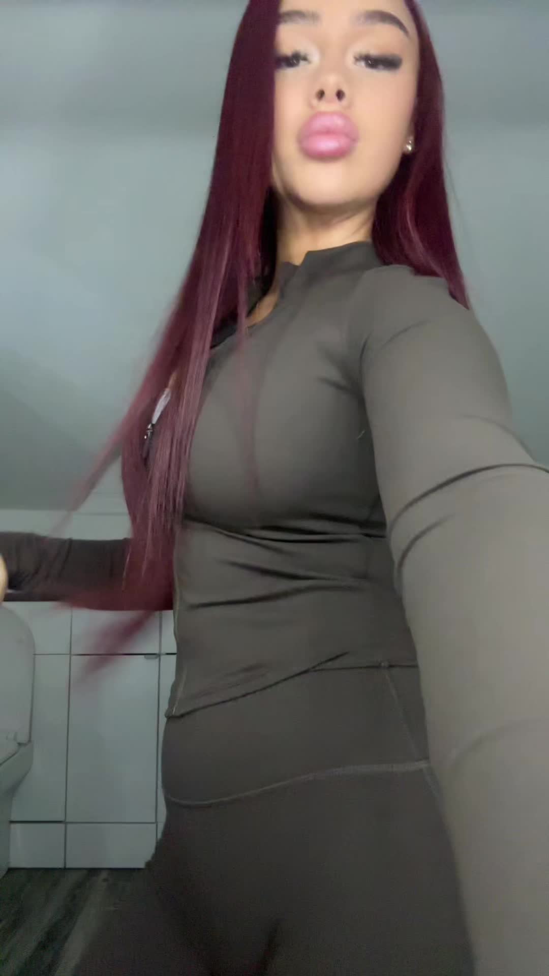 @nelliecharles_