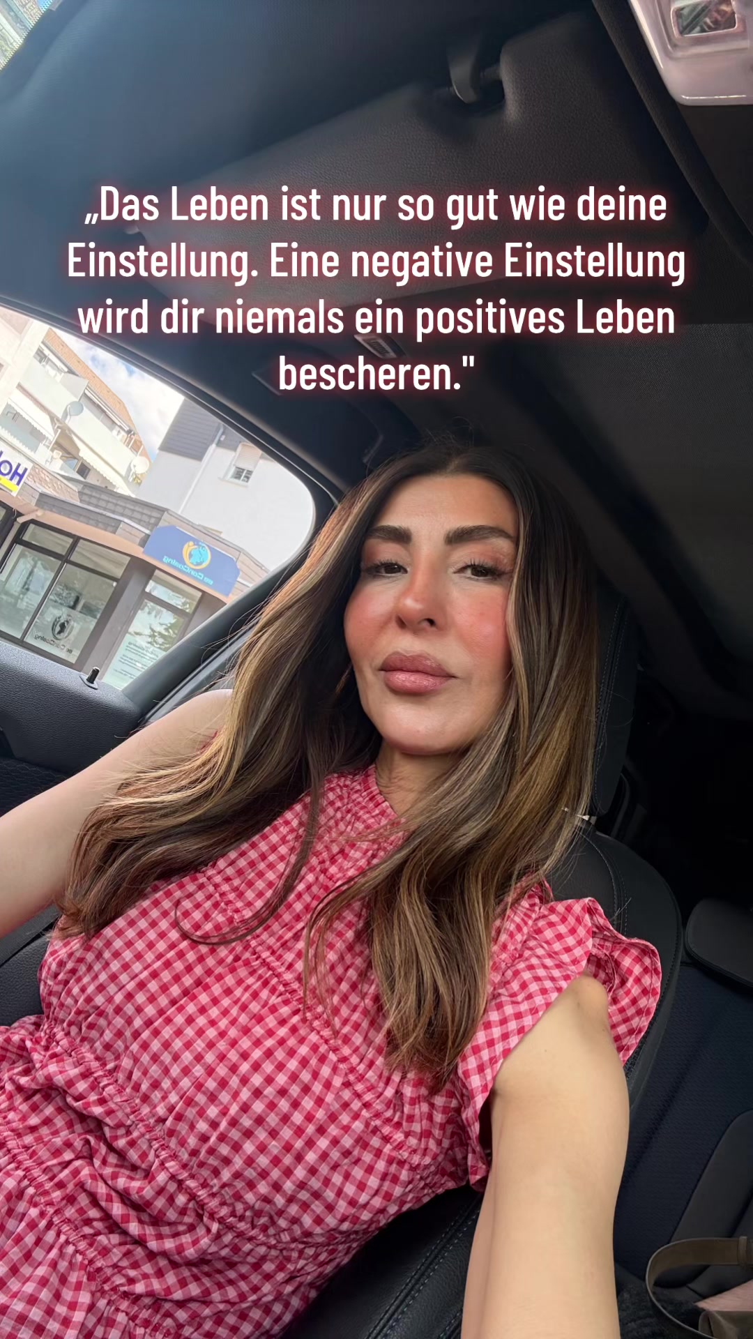 @Ayseenn