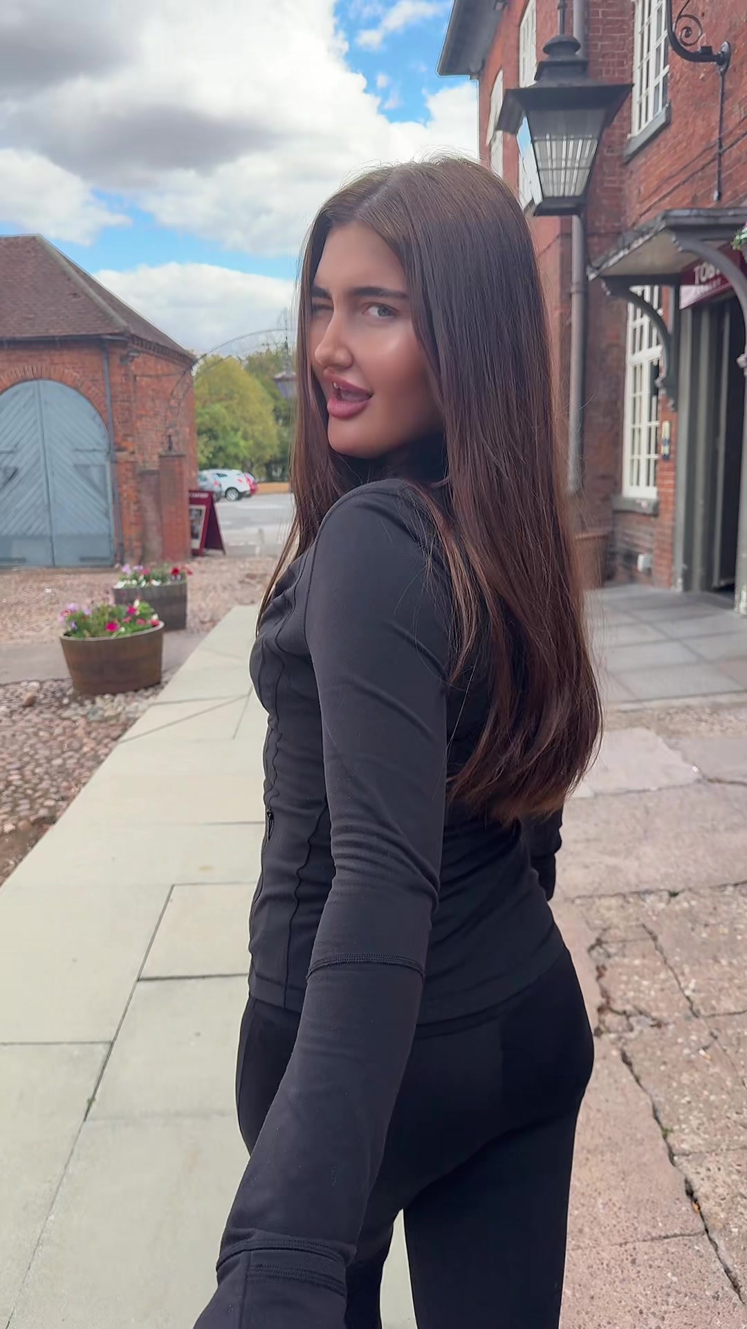 @oliviawhitehousee