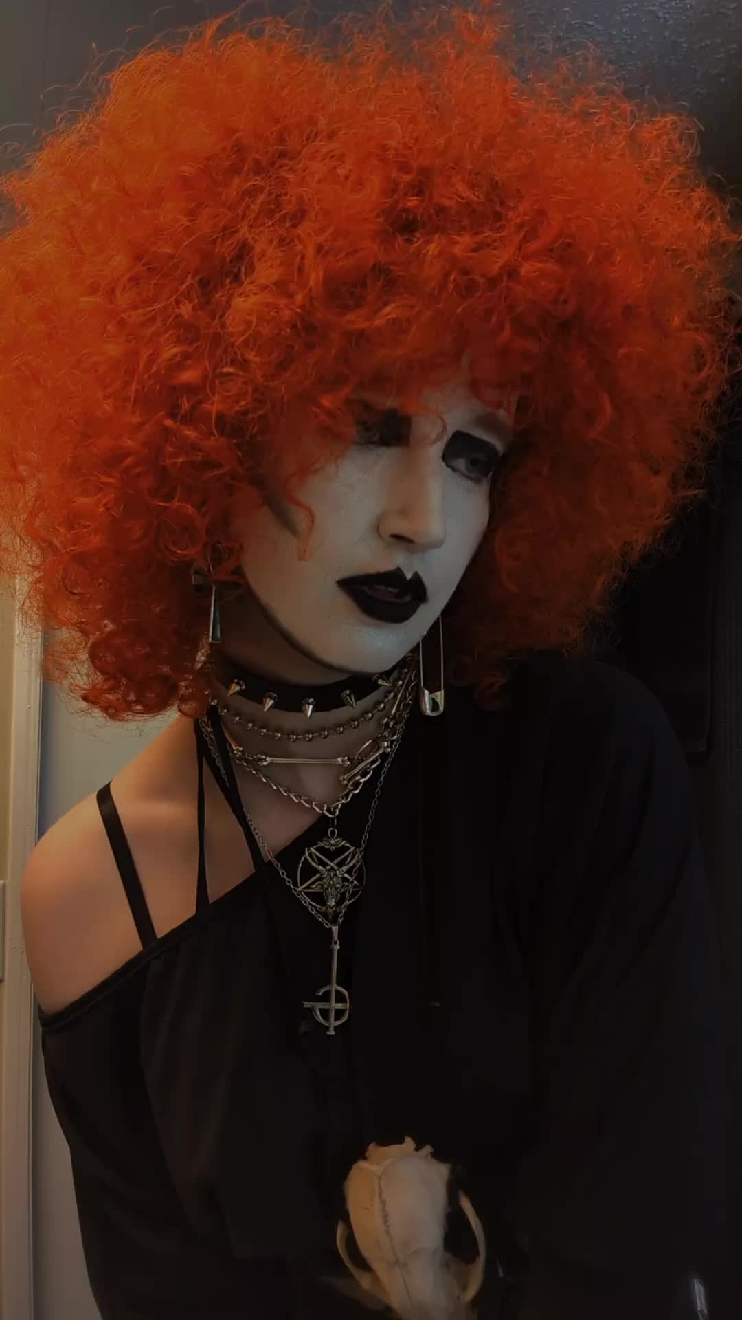 @🪦𝕷𝖊𝖊🪦