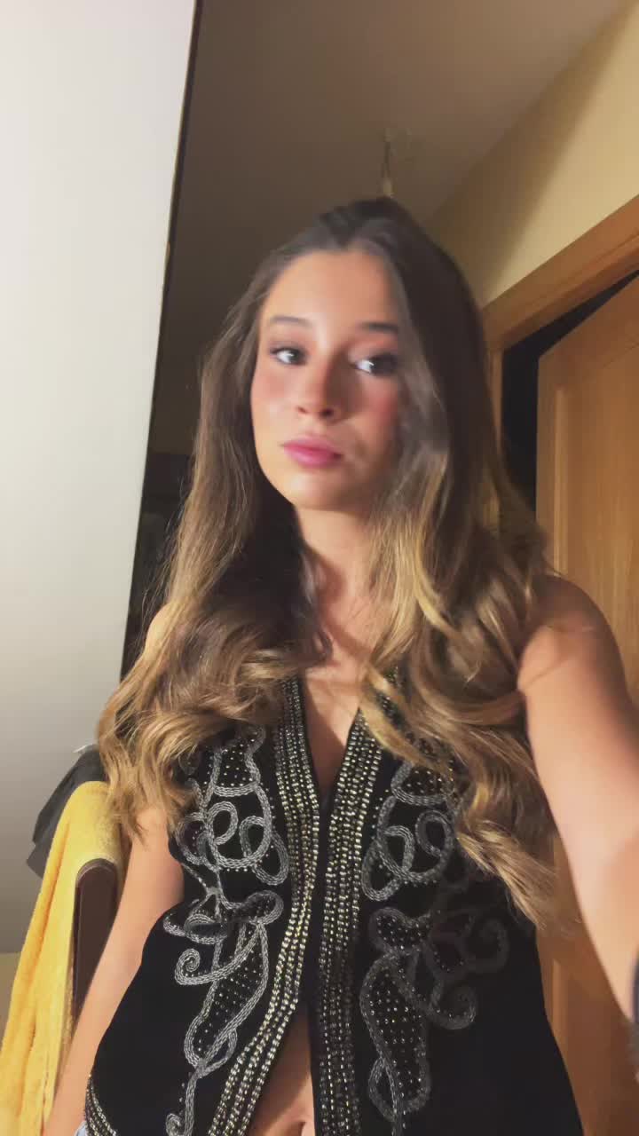 @carolinee
