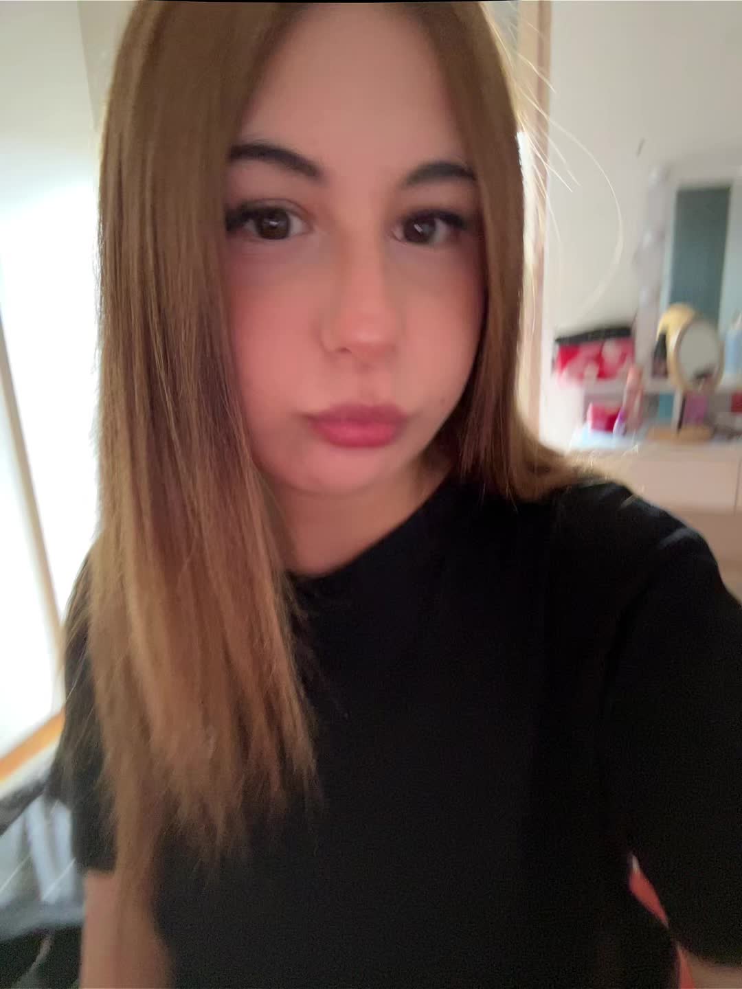 @🧛🏻&zwj;♀️🧛🏻&zwj;♀️