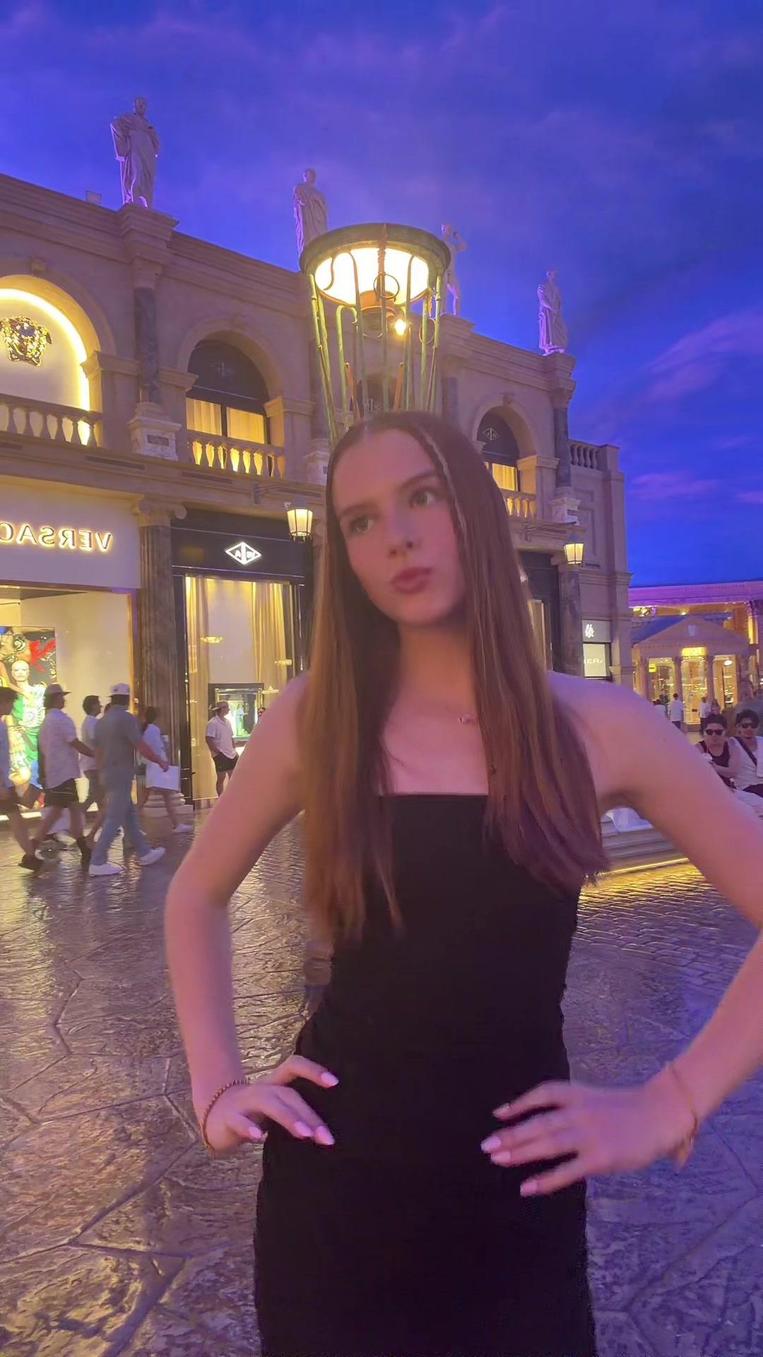 @Ellarose