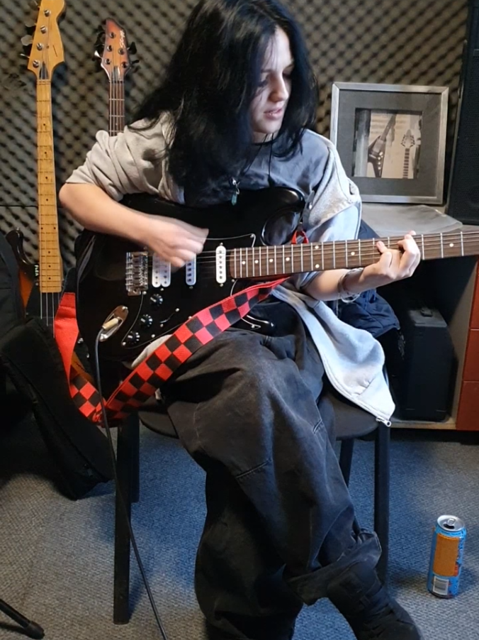 @DragoDrumsSchool Guitar & Bass