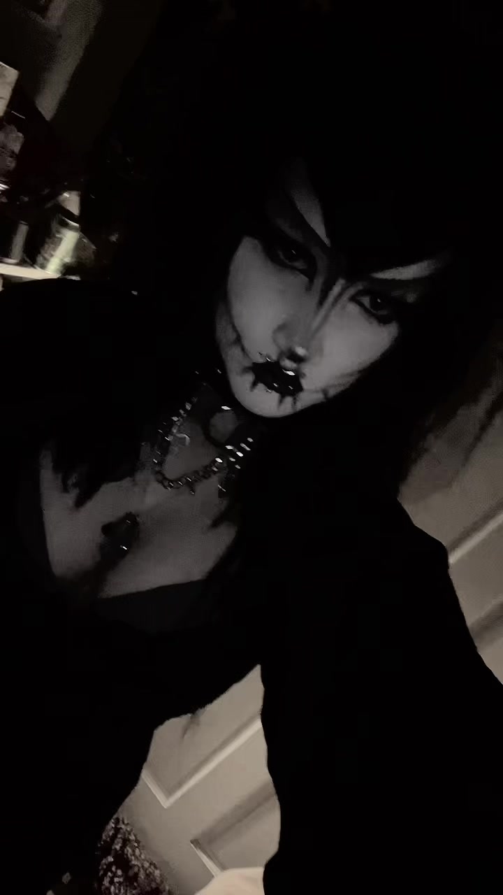 @༺🕷𖤐𝕽𝖔𝖇𝖇𝖘 𝖂𝖎𝖋𝖊𖤐🕷༻