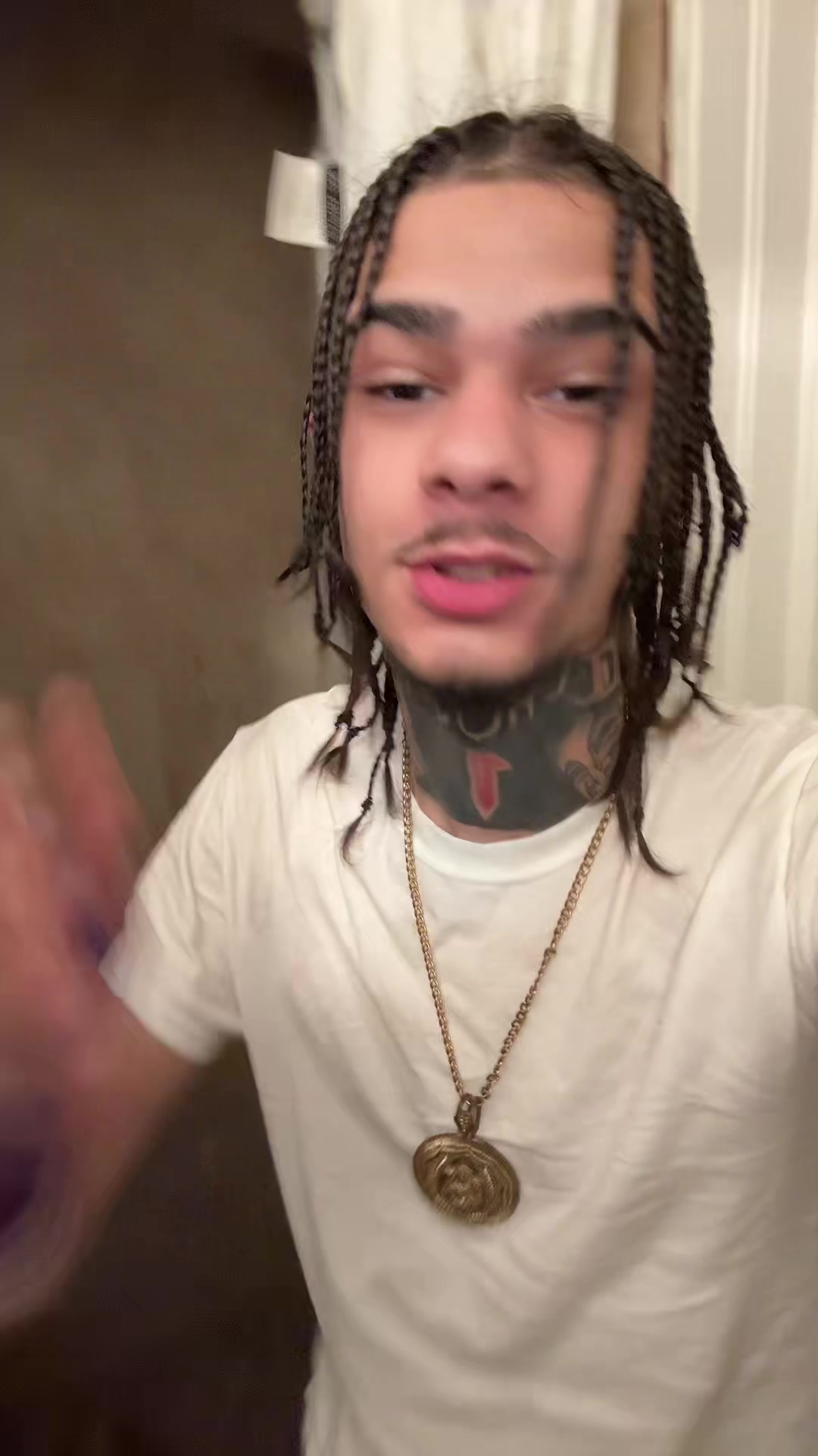 @️