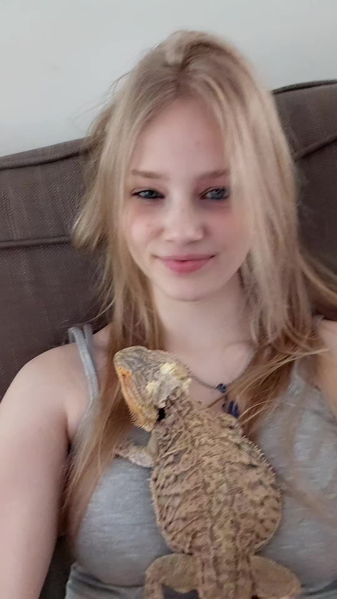 @😝