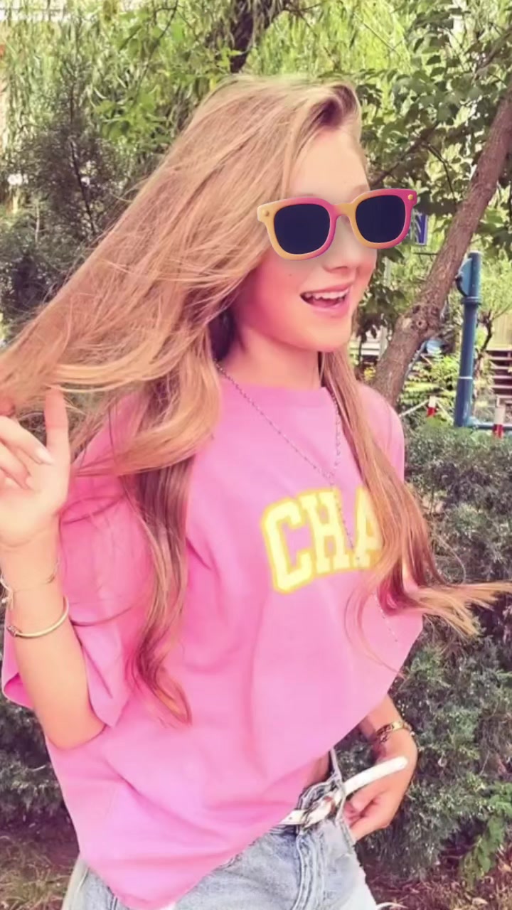 @mia varela