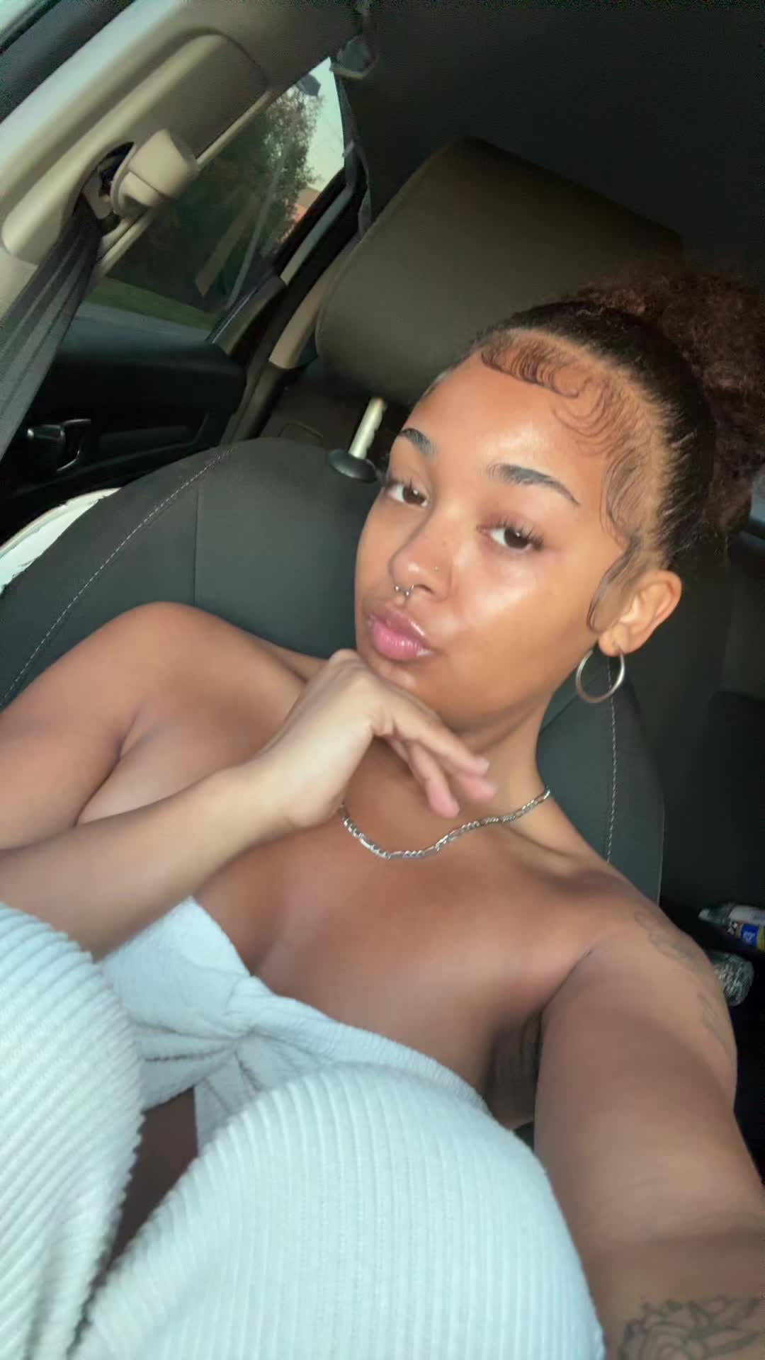 @🫦