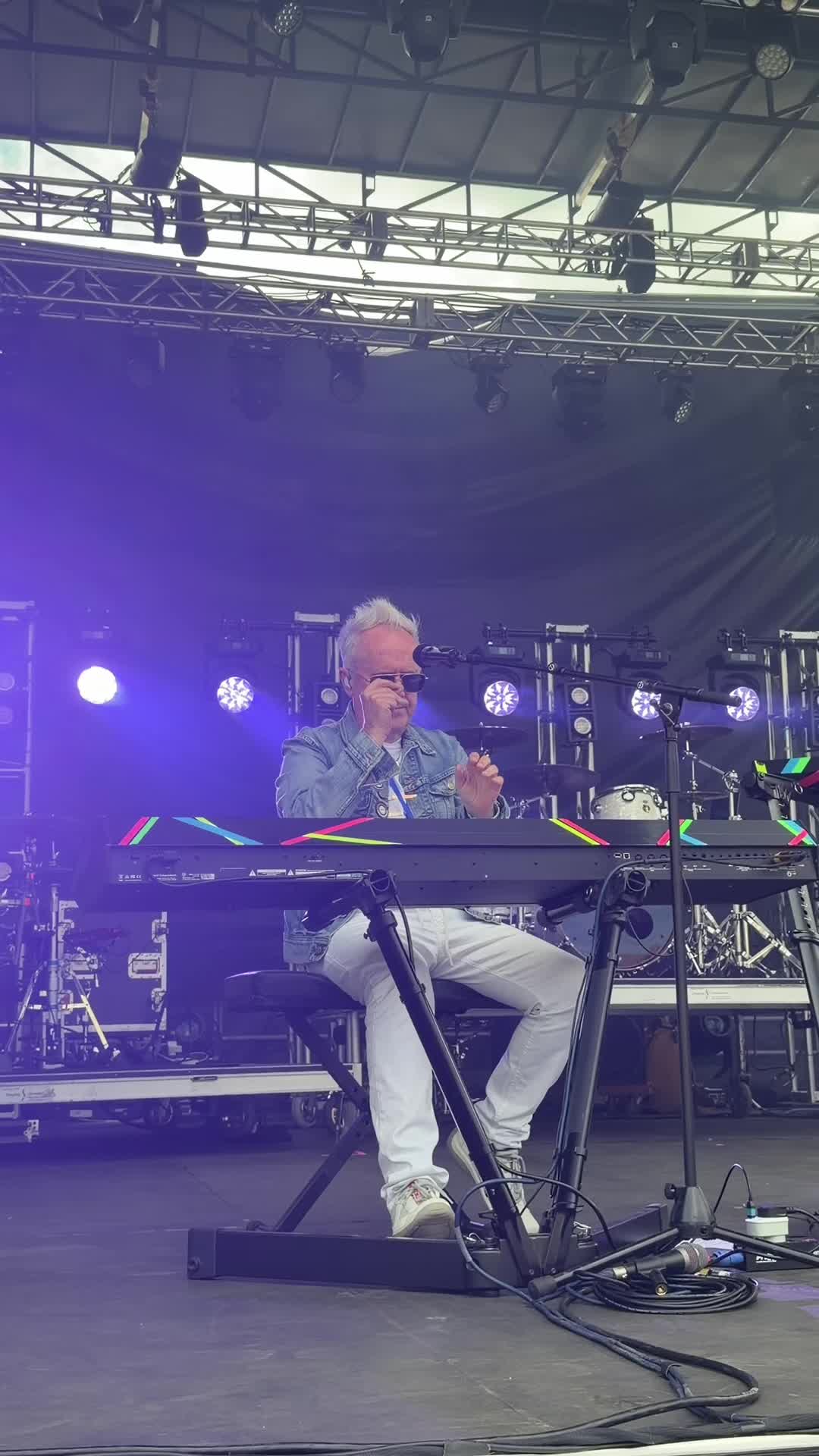 @Howard Jones