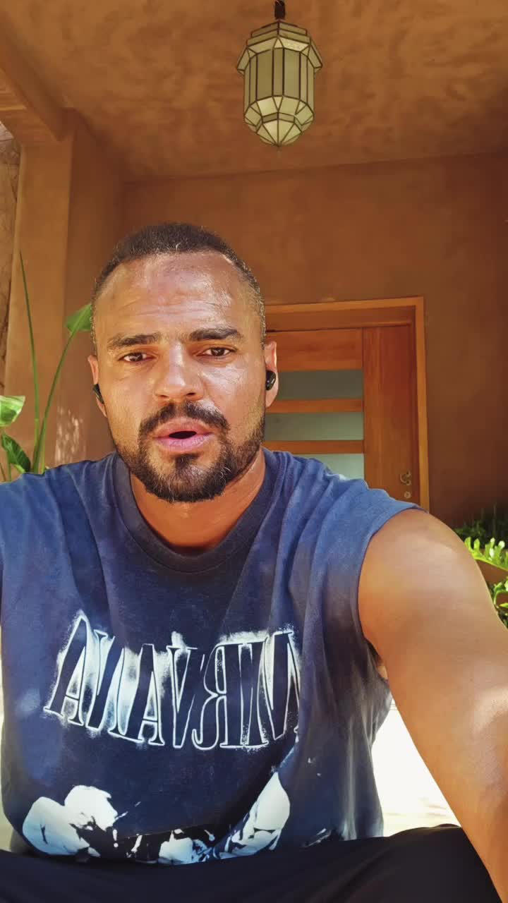 @Mohombi