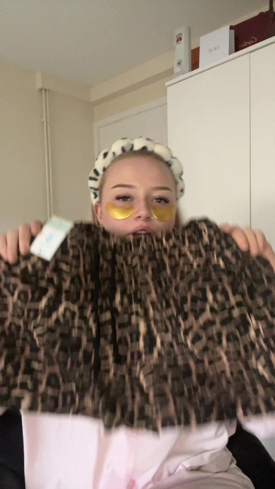 @𝒦𝒾𝓇𝒶-𝐿𝑒𝒾𝑔𝒽 𝒷𝑒𝓋𝒶𝓃