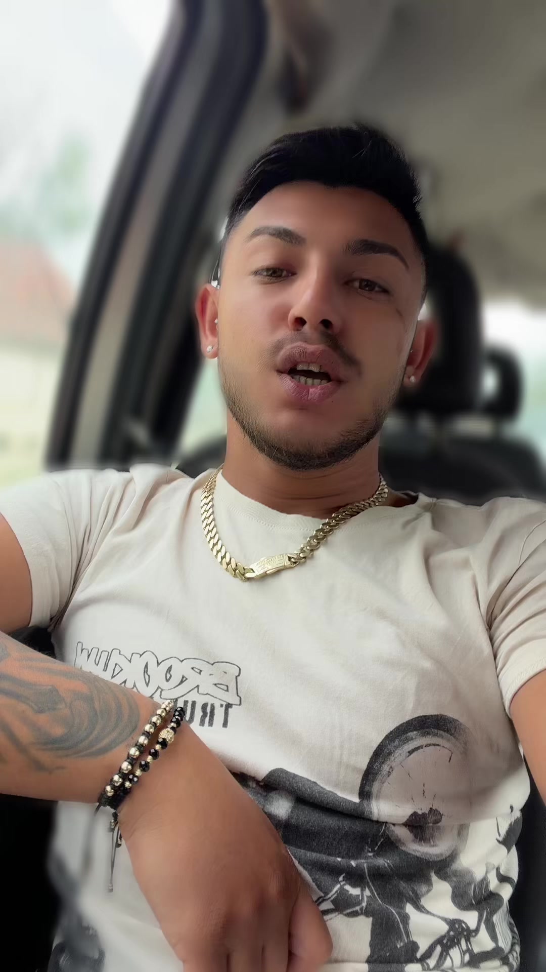 @💸🧸⚜️🍫🐶Levi