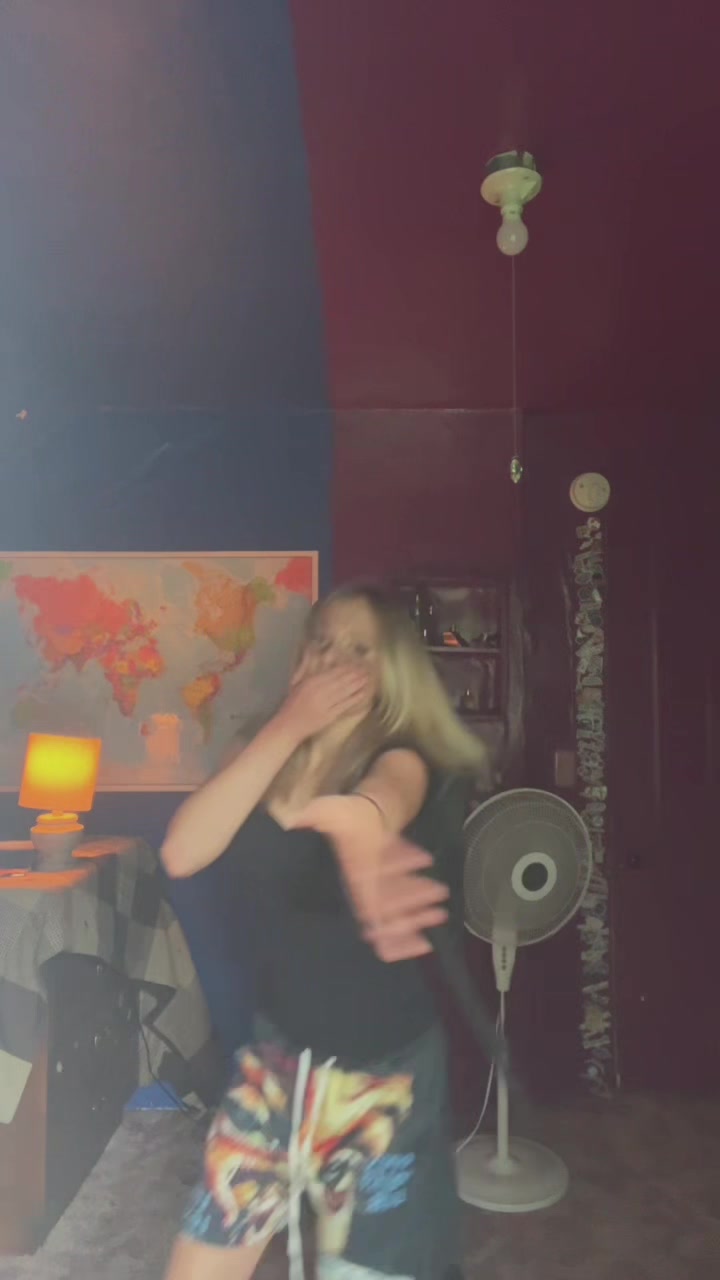 @ツ