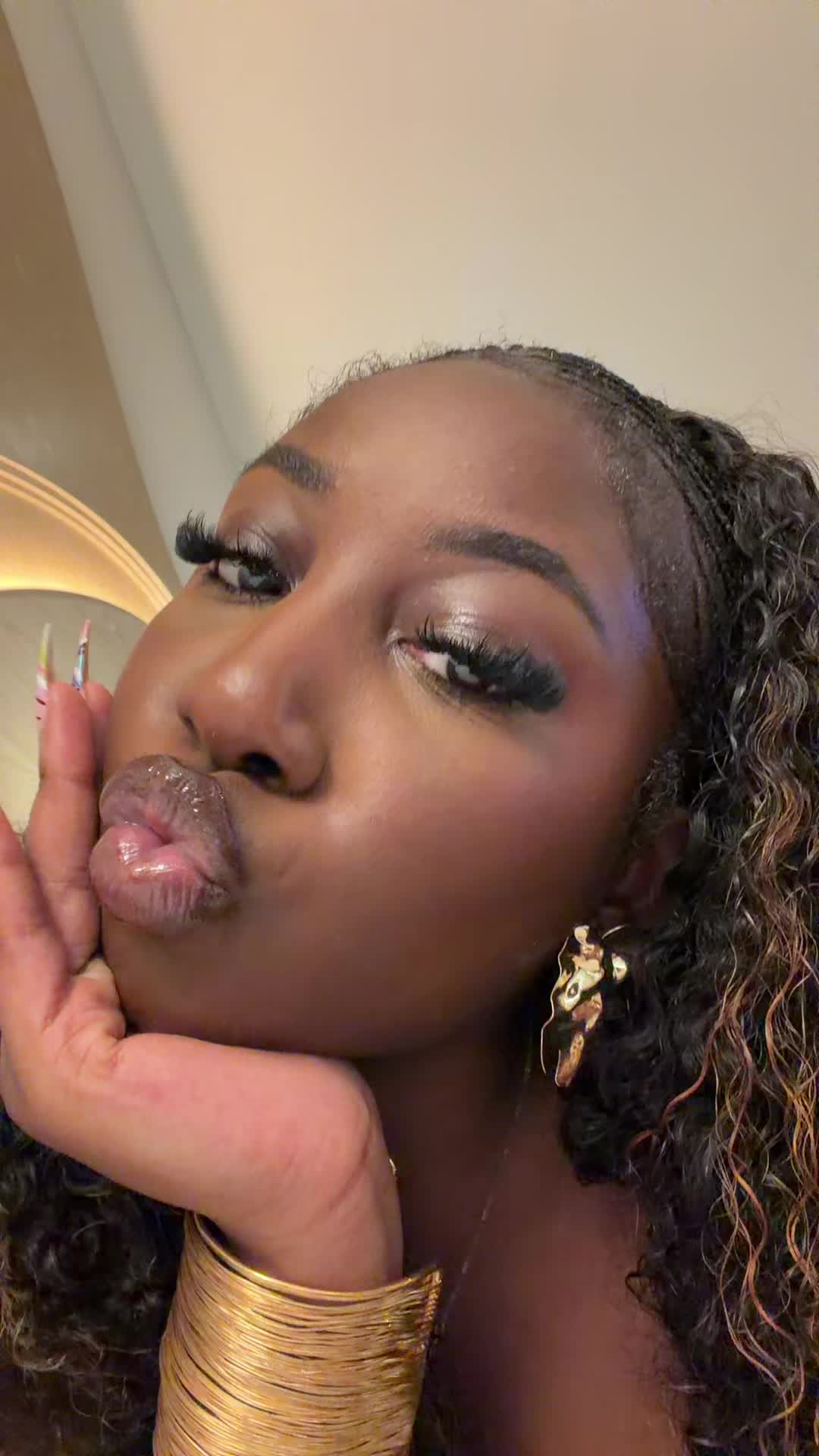 @SARAH🤎.
