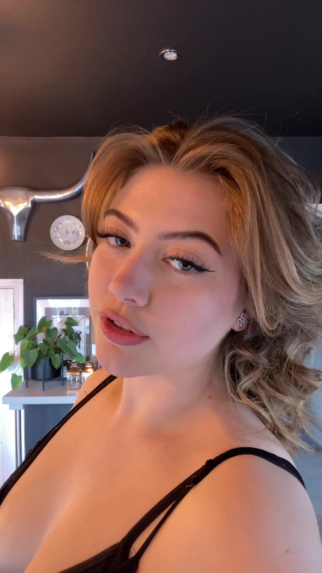 @Evie 🖤