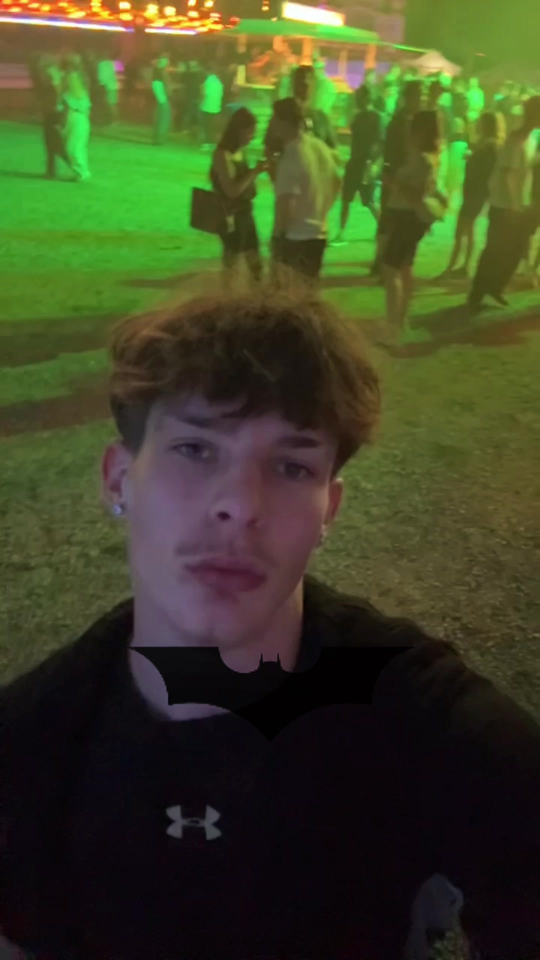@⃟