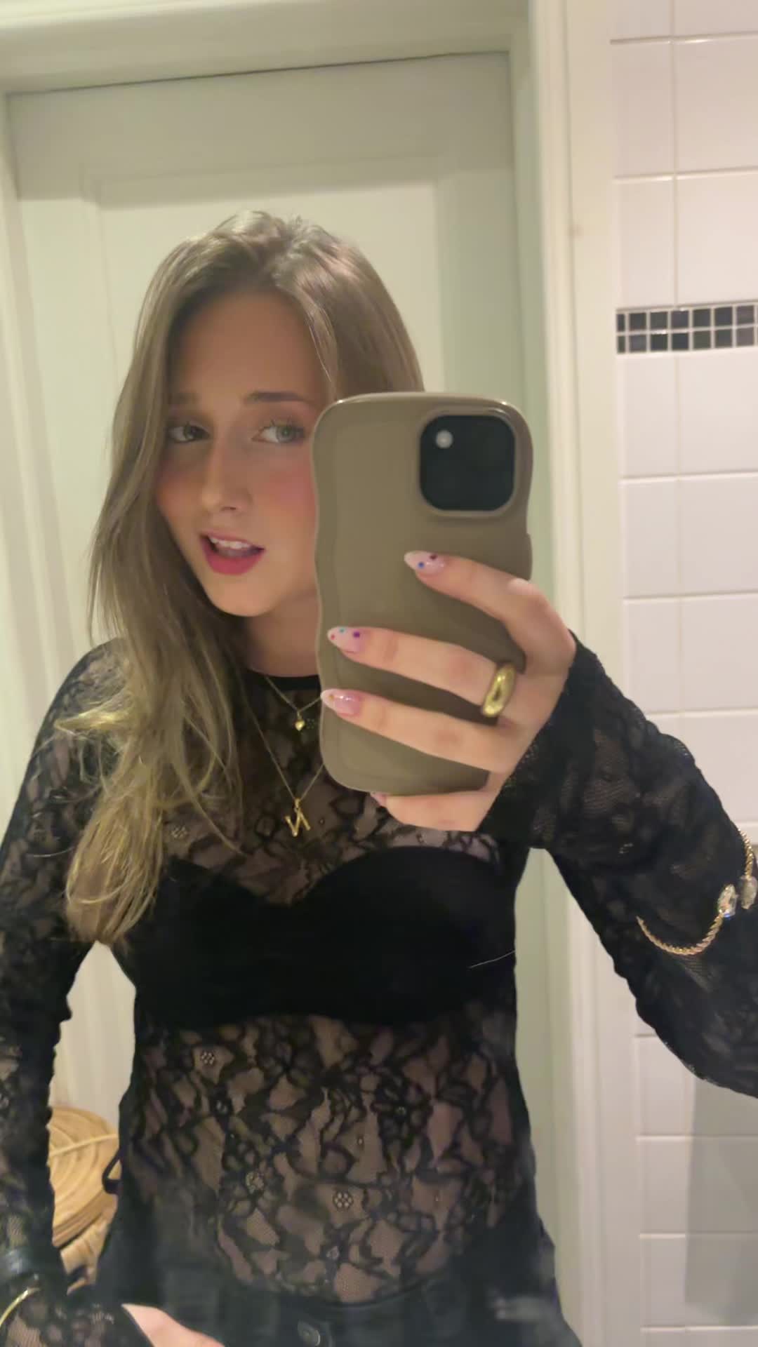 @nicoleoborn