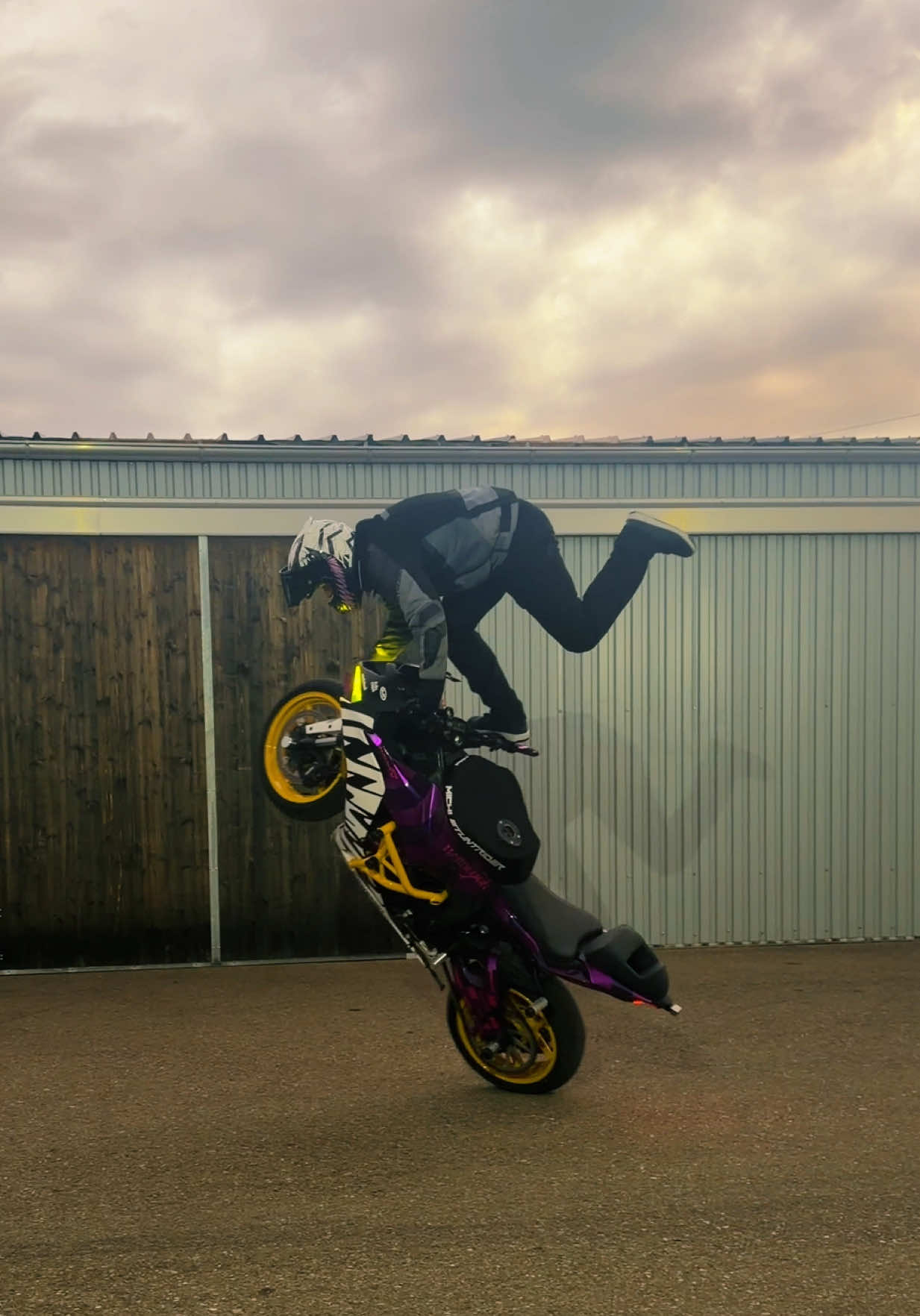 @Michi_stuntrider