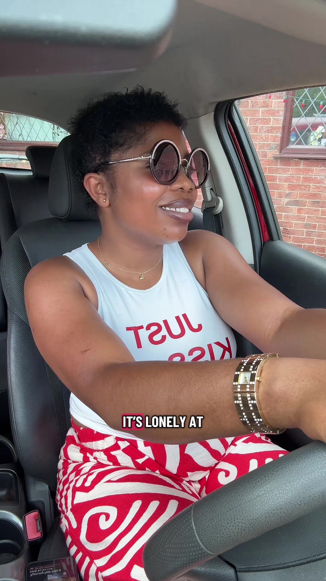 @Vibe Queen🎙️👑
