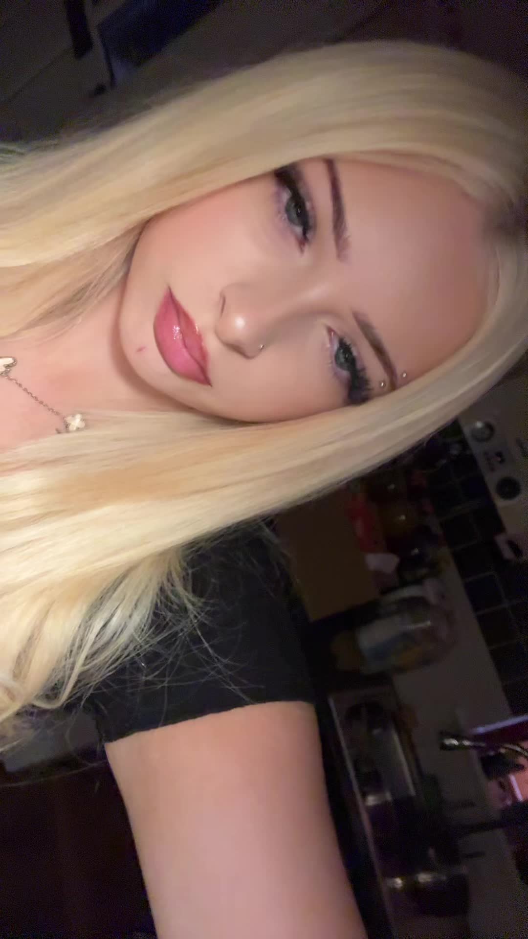 @Evie𖣂