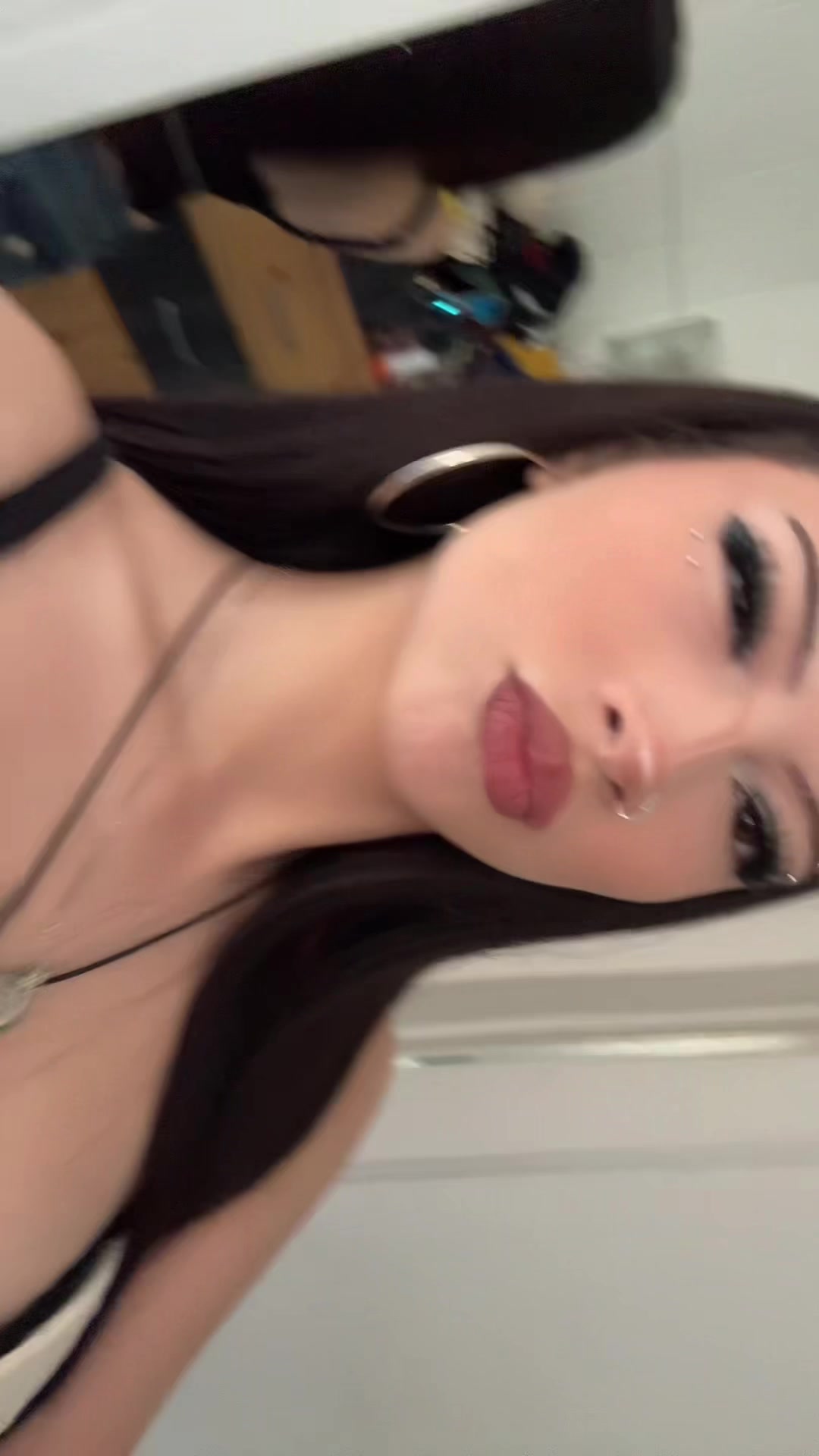 @𝑅𝑜𝑚𝑎𝑛𝑒 🇻🇳