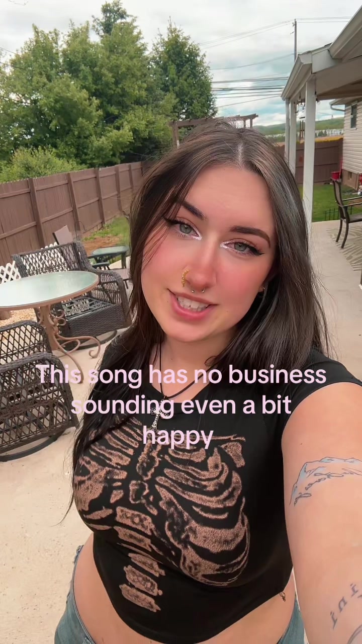 @Emileejo_