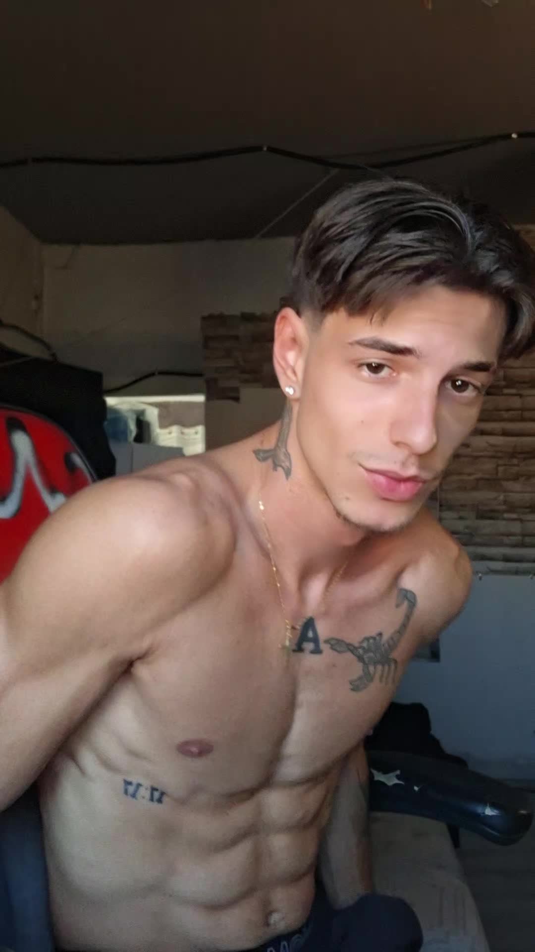@🦇