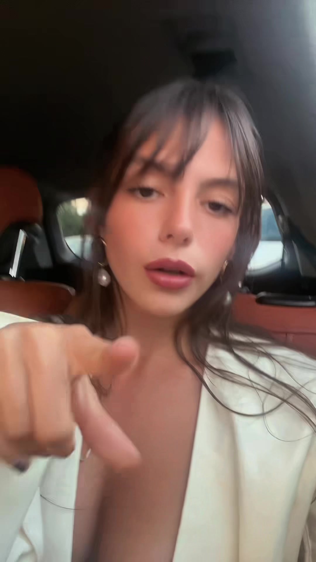 @Ella