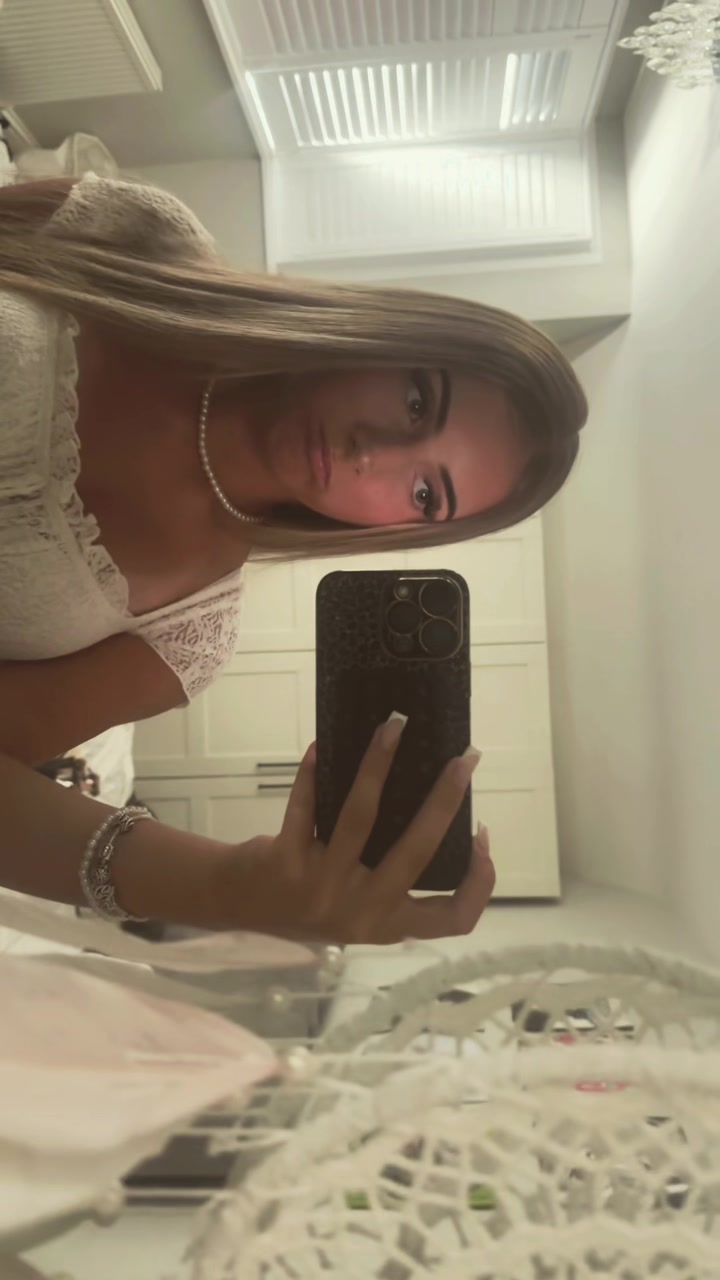 @𝐈𝐙𝐙𝐘 𝐒𝐂𝐀𝐑𝐋𝐄𝐓𝐓